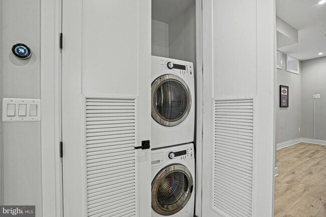 Building Photo - 725 Euclid St NW