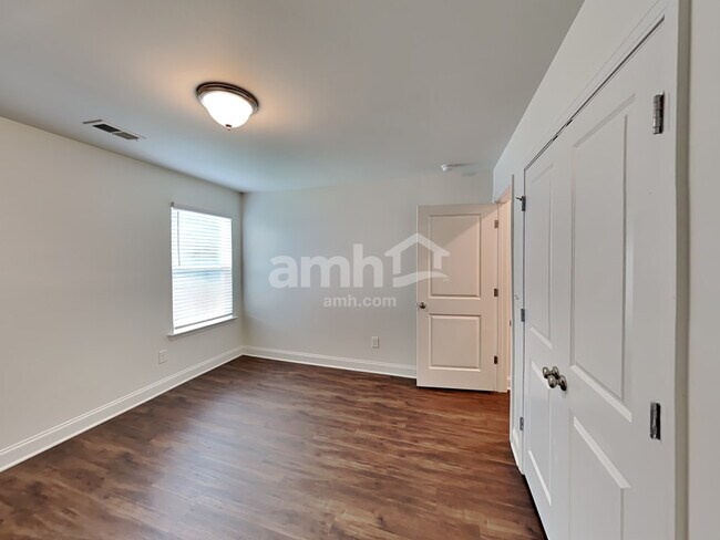 Building Photo - 113 Rivulet Dr