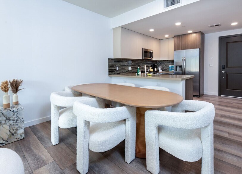 Building Photo - 1070 S Bedford St