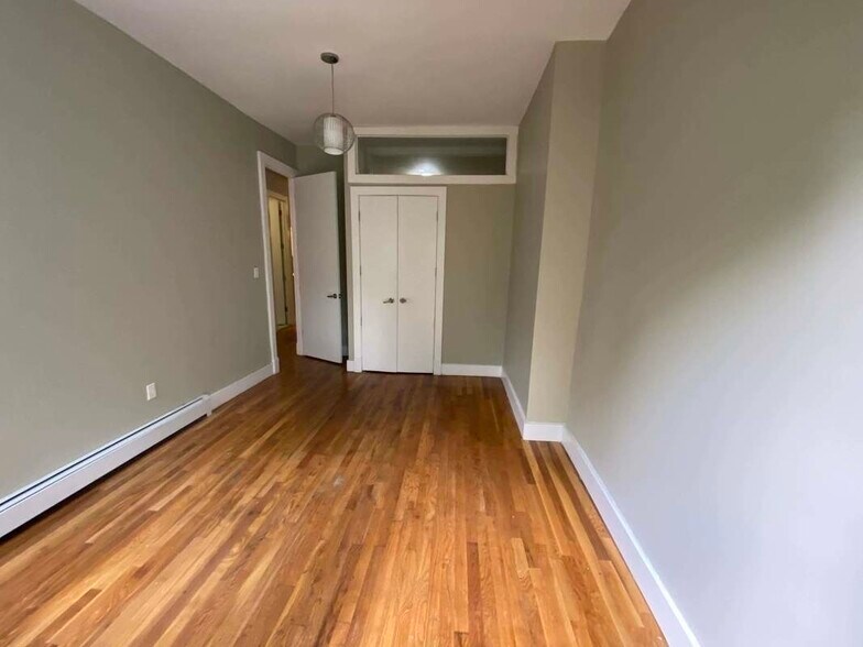 Building Photo - 43 Weirfield St