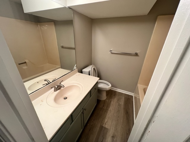 Building Photo - Room in Townhome on Lex Dr