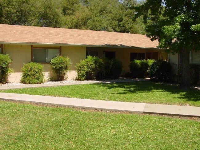 Building Photo - 306 S Minahen St