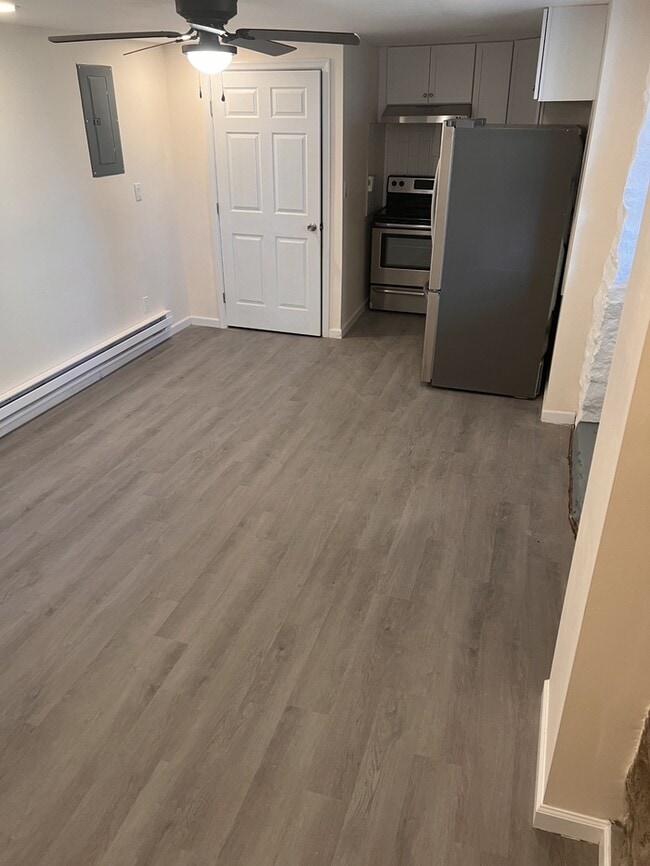Building Photo - Remodeled 2 bed, 1 bath with laundry