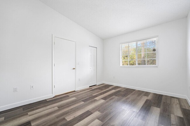 Building Photo - SPACIOUS 2/2 UNIT CENTRALLY LOCATED