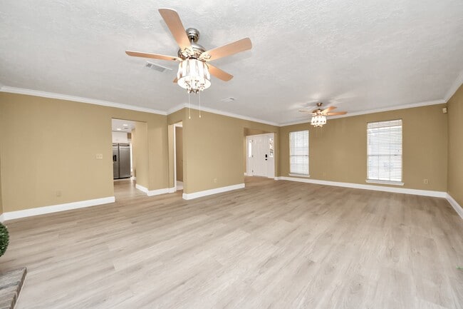 Building Photo - 1111 Cascade Creek Dr