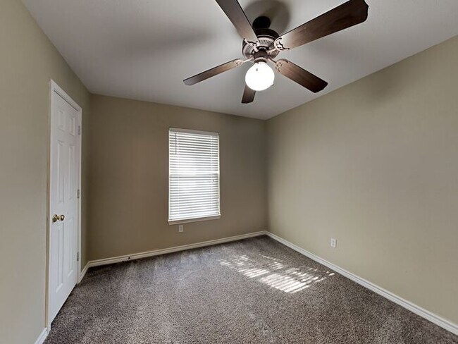 Building Photo - *No Application Fee*