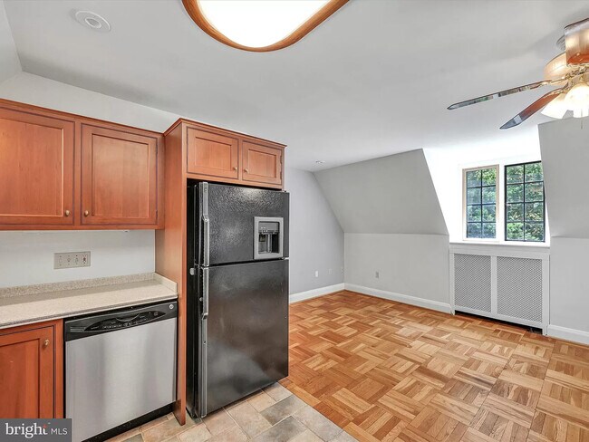 Building Photo - 405 N Tulpehocken Rd