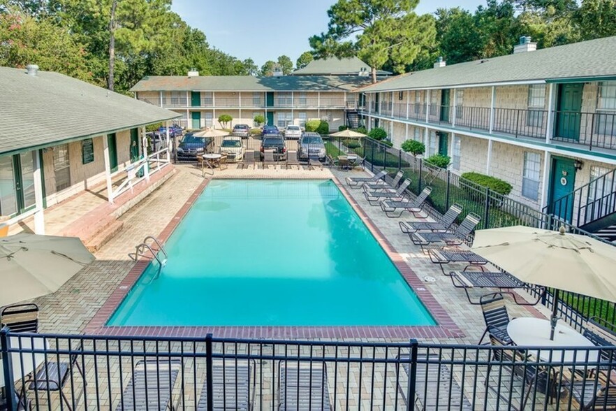 Primary Photo - River Oaks Apartments