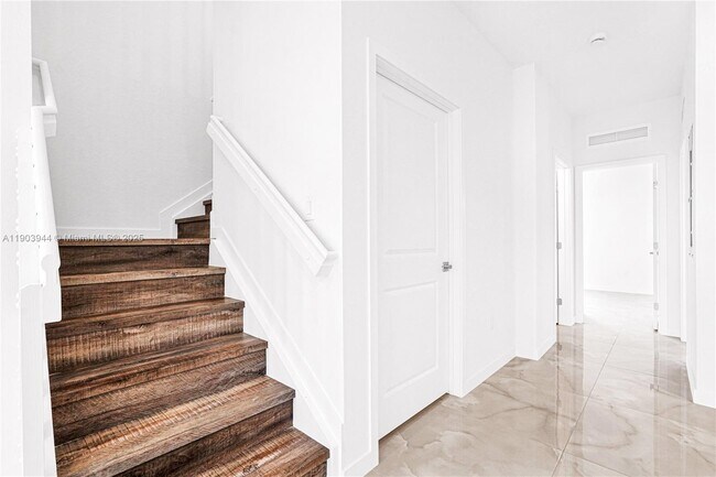 Building Photo - 22555 SW 125th Ave