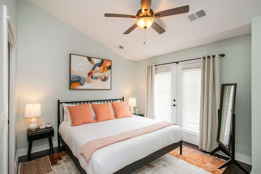 Building Photo - 1106B Stratford Ave