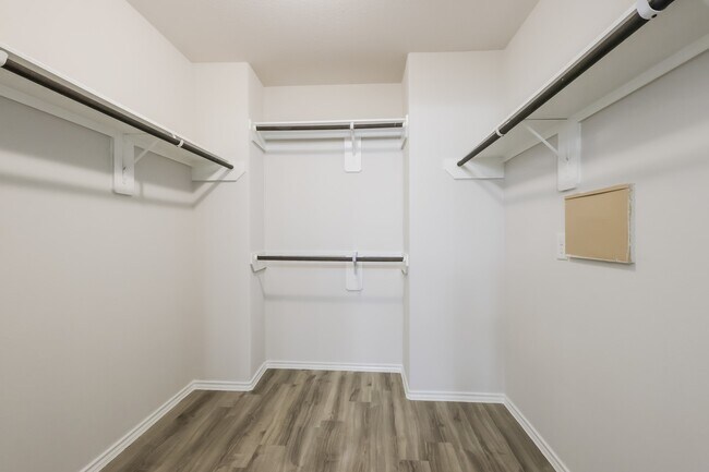 Building Photo - 18409 Hillwood Ln