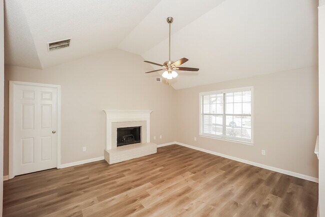 Building Photo - 2061 Poplar Rd