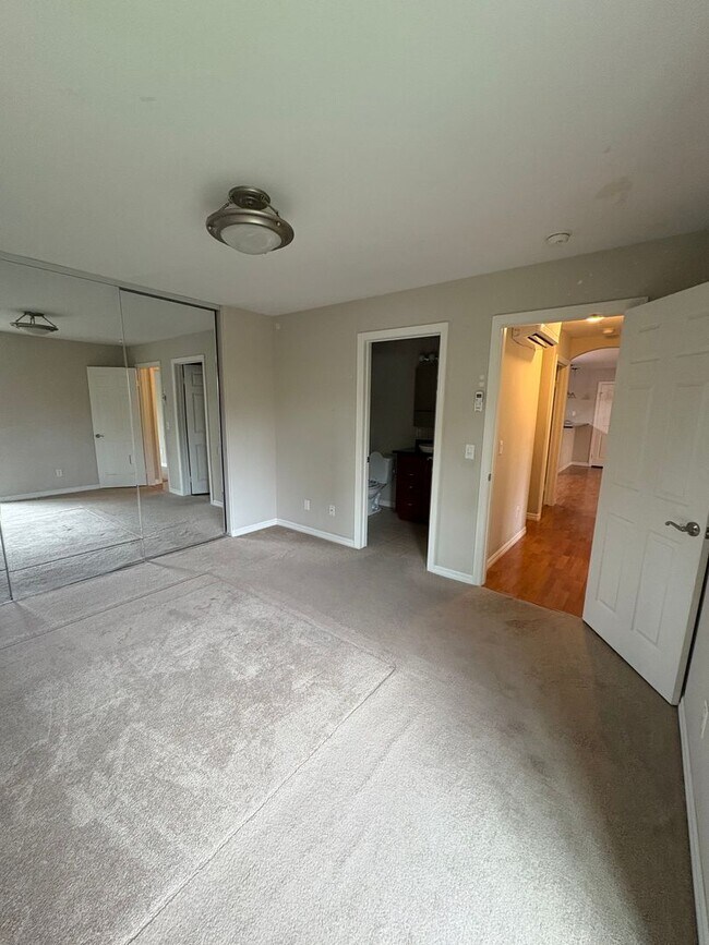 Building Photo - 3 Bed 2 Bath Clairemont Condo