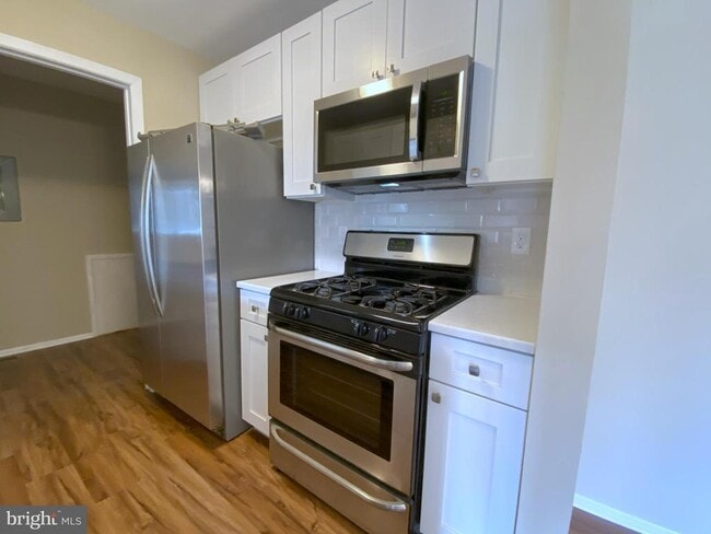 Building Photo - 705 Woodhollow Dr
