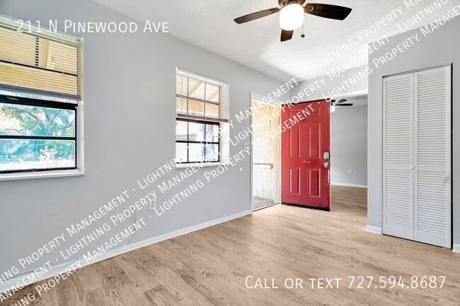 Building Photo - 211 N Pinewood Ave