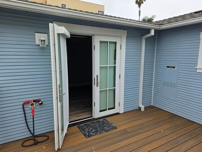 Building Photo - 2 Bedroom, 2 Bath House Near the Beach