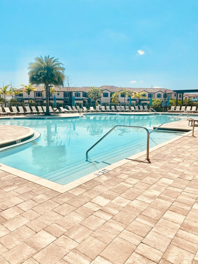 Building Photo - 3202 W 108th St