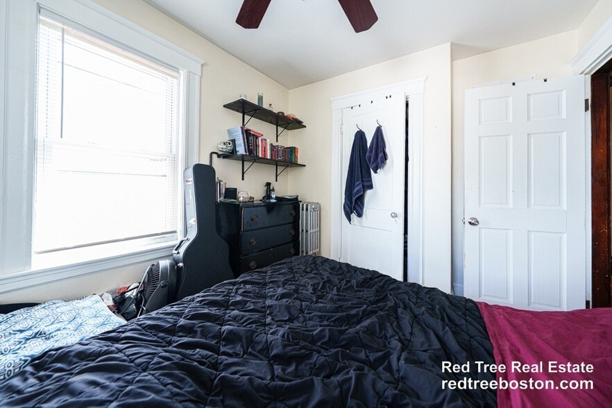 Building Photo - 8 Niles St