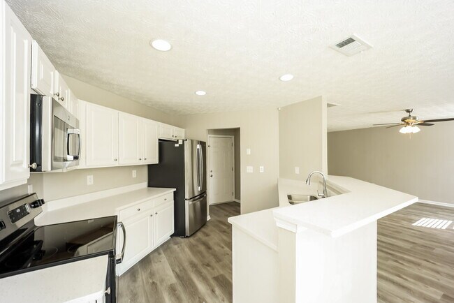 Building Photo - 1365 Camelia St
