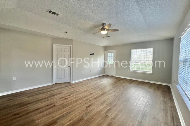 Building Photo - 5593 Shadow Shore Pl
