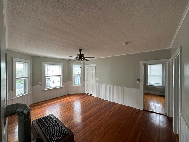 Building Photo - 47 Davis St