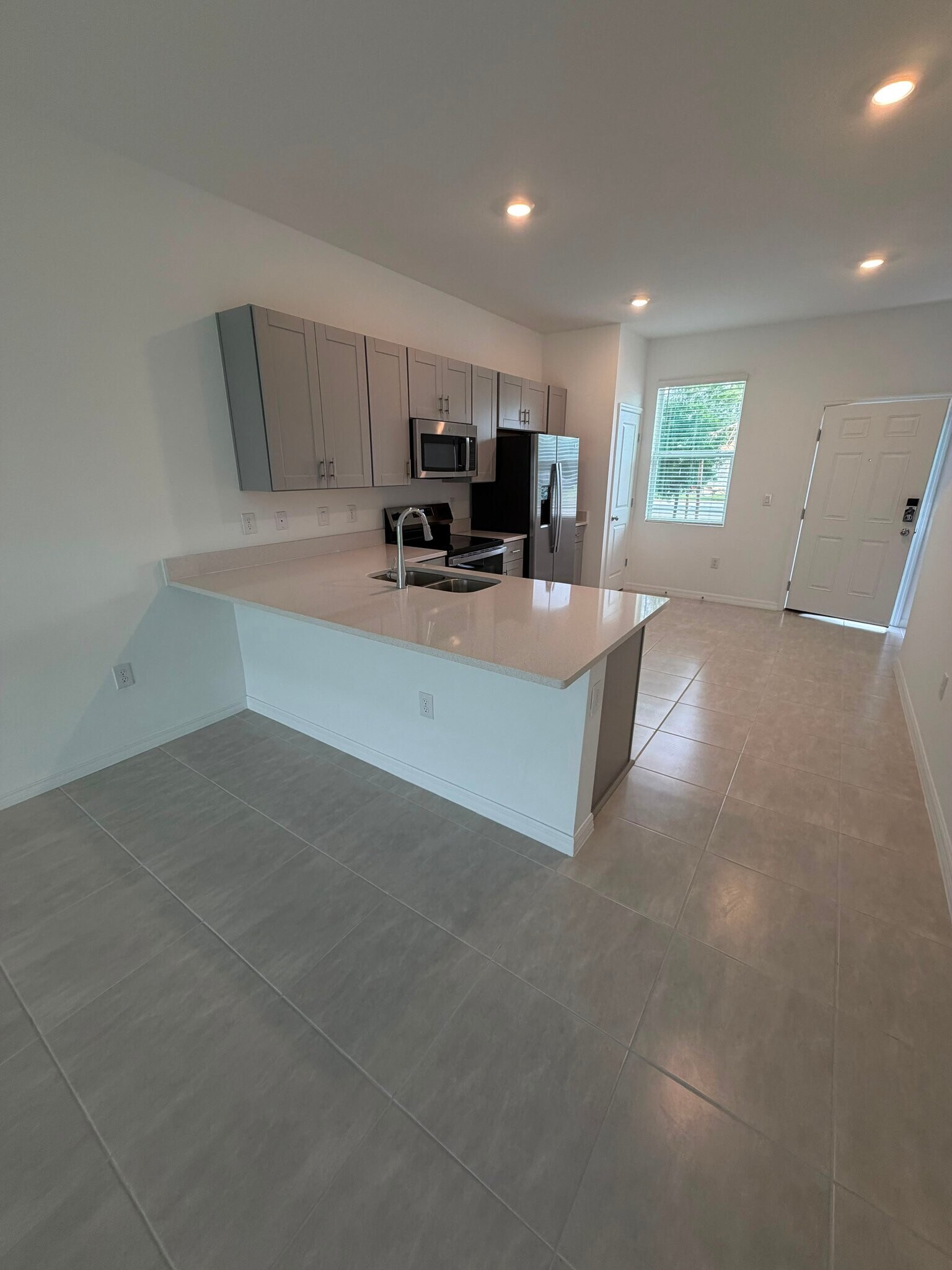 Building Photo - 2864 Skyline Lp