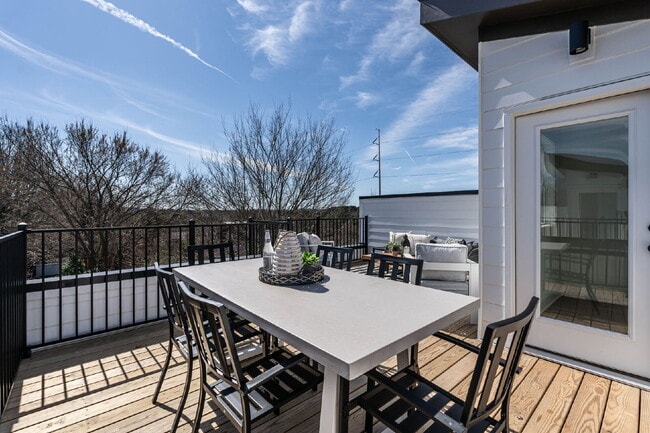 Building Photo - 620 Walnut Hts Dr