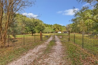 Building Photo - 22595 Pineridge Dr