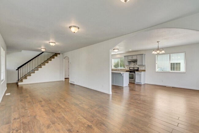 Building Photo - 8637 Goldenrain Cir