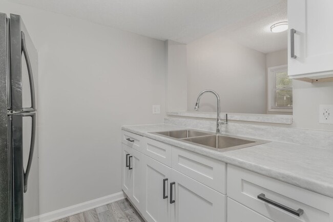 Building Photo - 723 Old Liberty Rd