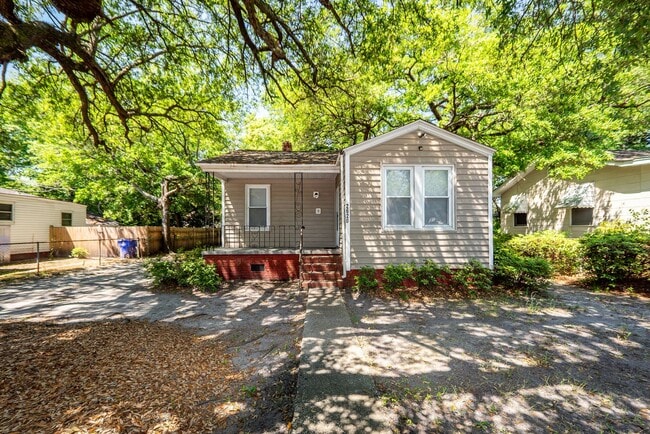 Building Photo - 3 Bedroom, 1 Bathroom Home in Dorchester Terrace - North Charleston