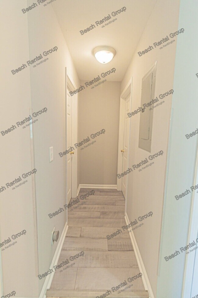 Building Photo - 4850 Meadowsweet Dr