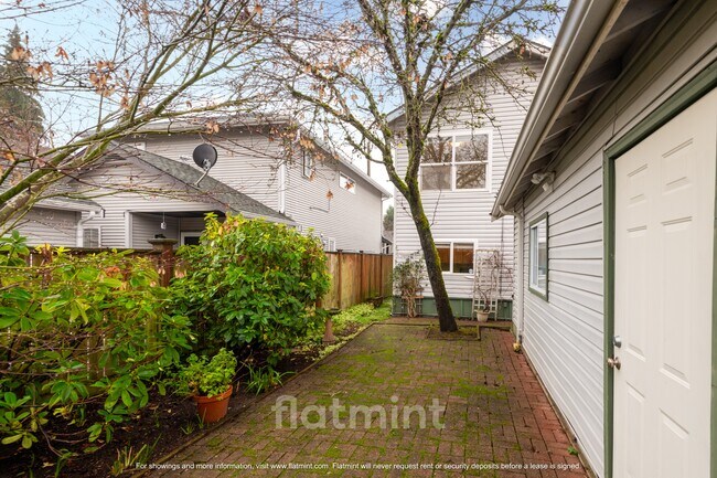 Building Photo - 1728 26th Ave S