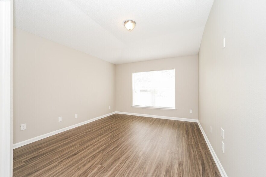 Building Photo - 11576 Kings Ridge Ct N