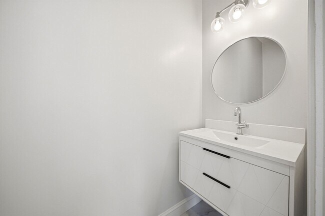 Building Photo - 9 Logan Ave