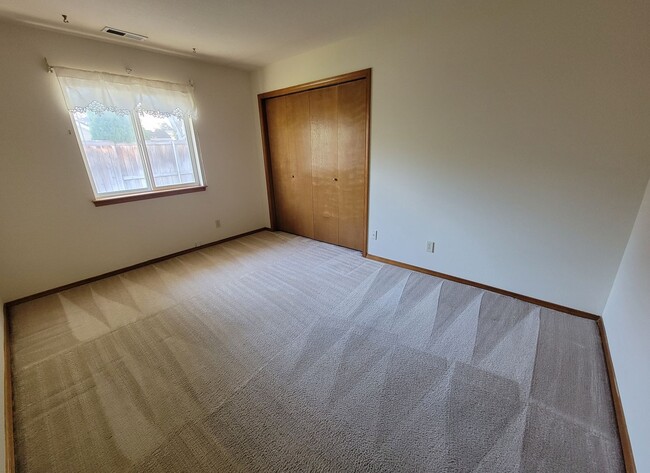 Building Photo - Prime Kennewick Location – 4 Bed, 2 Bath N...
