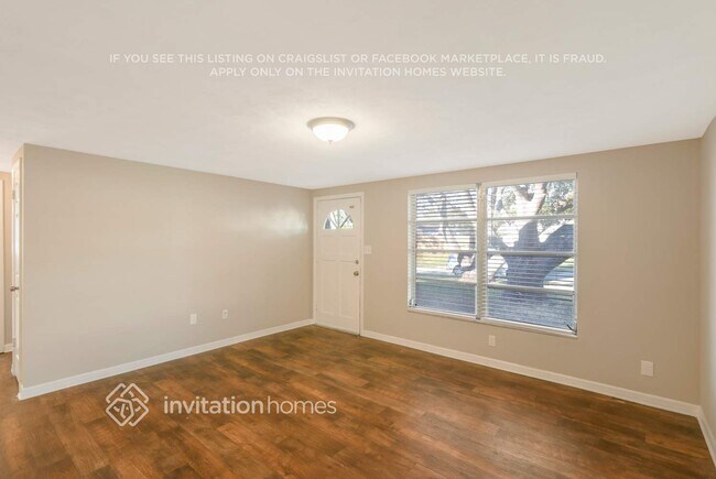 Building Photo - 10824 Oakdale Ave