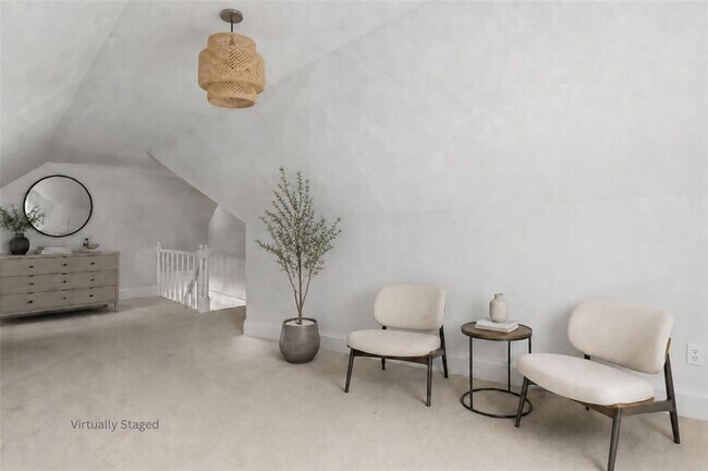 Building Photo - 212 W 43rd St