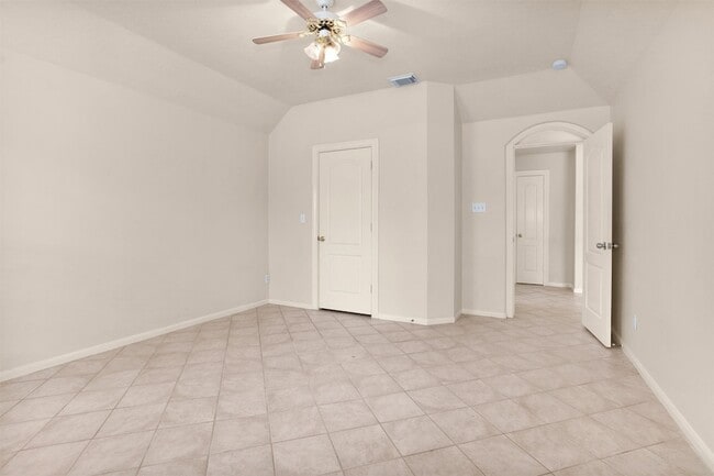 Building Photo - 1010 Maple Run Dr