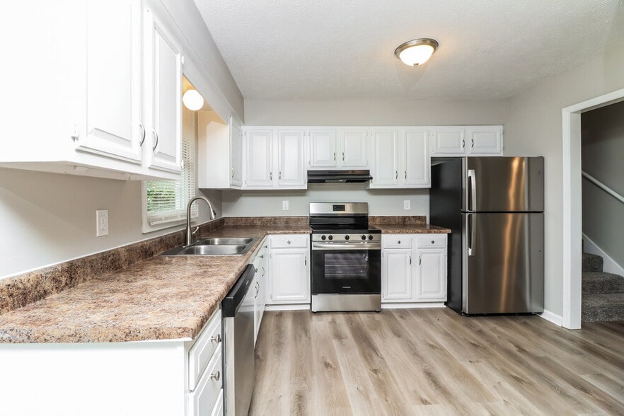 Building Photo - 585 Cedar Ct