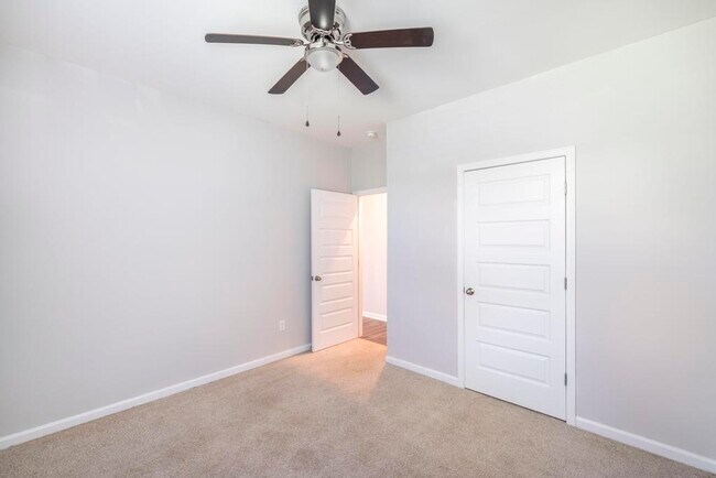 Building Photo - 200 Harrow Dr