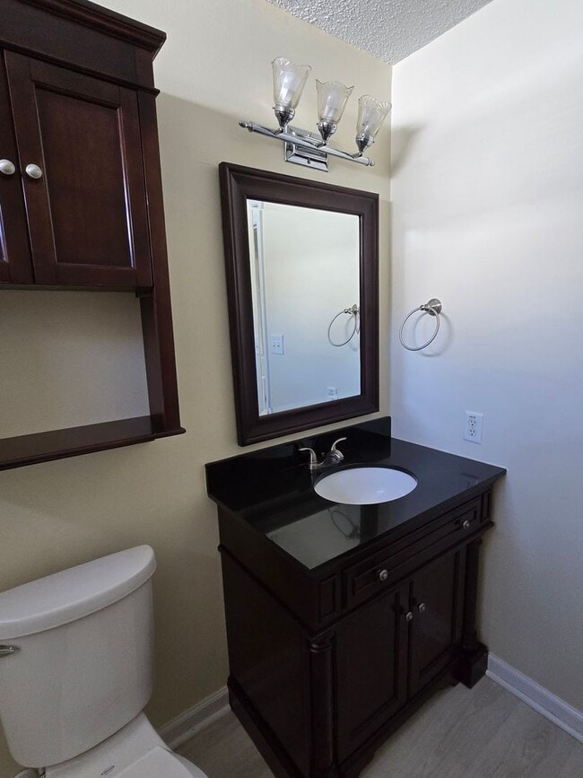 Building Photo - Charming 3-Bedroom Home in Hunters Creek – Pet Friendly & Great Amenities!