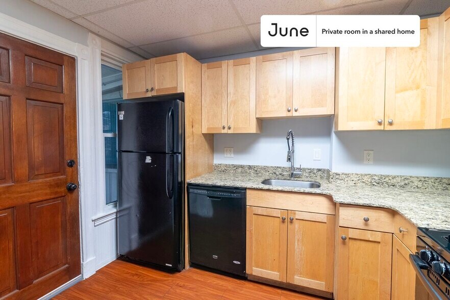 Building Photo - Room in Shared 3 bed/1 bath home