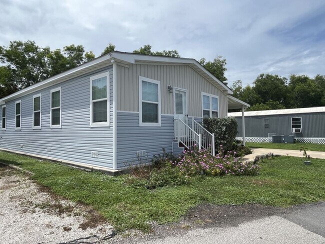 Building Photo - 171 Eland Dr