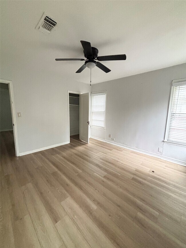 Building Photo - 1519 Leaman Ave