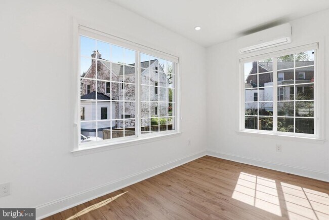 Building Photo - 618 Wayne Ave