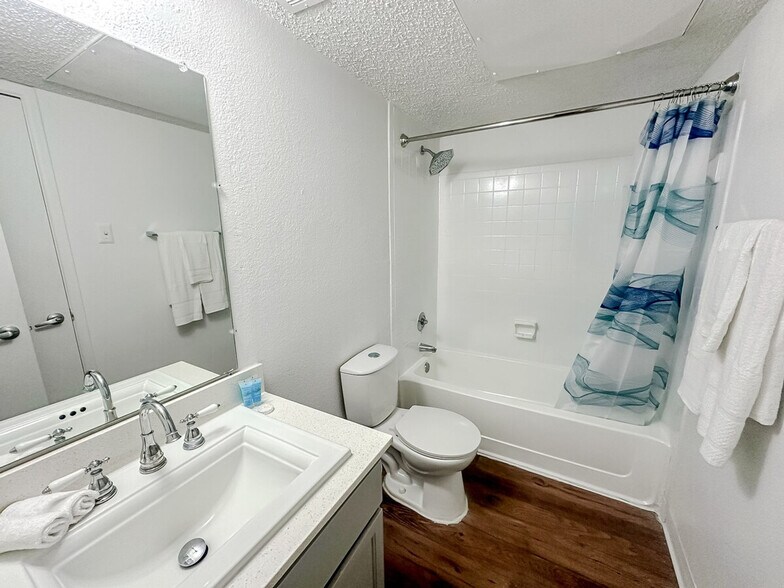 Building Photo - 1071 Clayton Ln