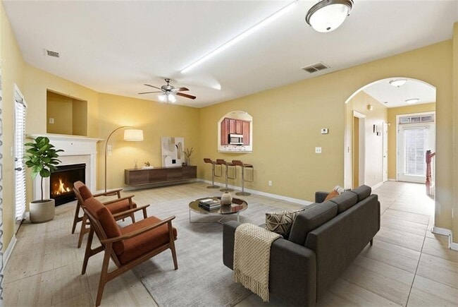 Building Photo - 6199 Thorncrest Dr