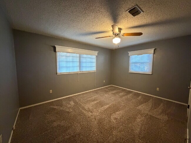 Building Photo - Spacious Home Across the Street from Leftwich Park & Next Block From The Elementary!