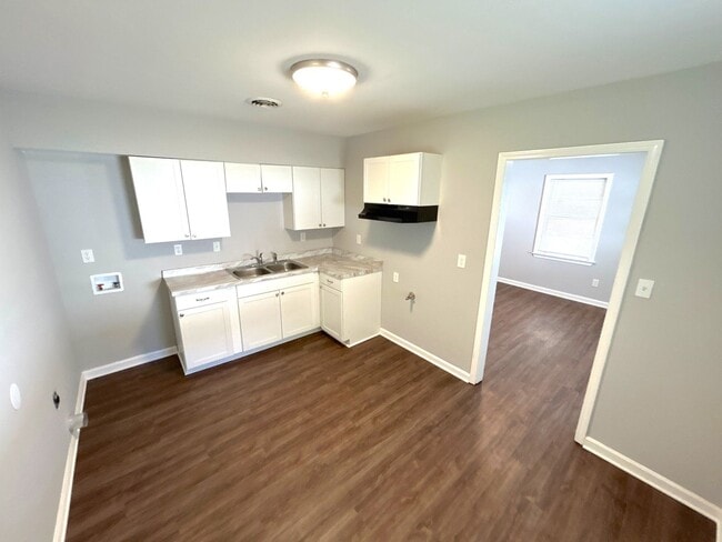 Building Photo - 1640 Russwood Rd